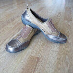Anne Klein AK Women's Bronze Brown Fabric Front Zip Low Top Shoes Size 7.5